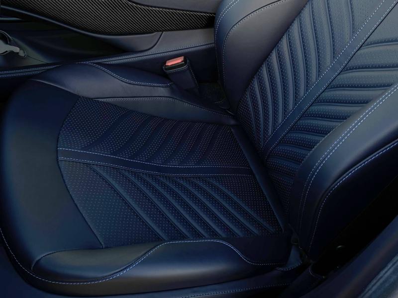 Image ASTON MARTIN DBX 4.0 V8 biturbo 707ch BVA9