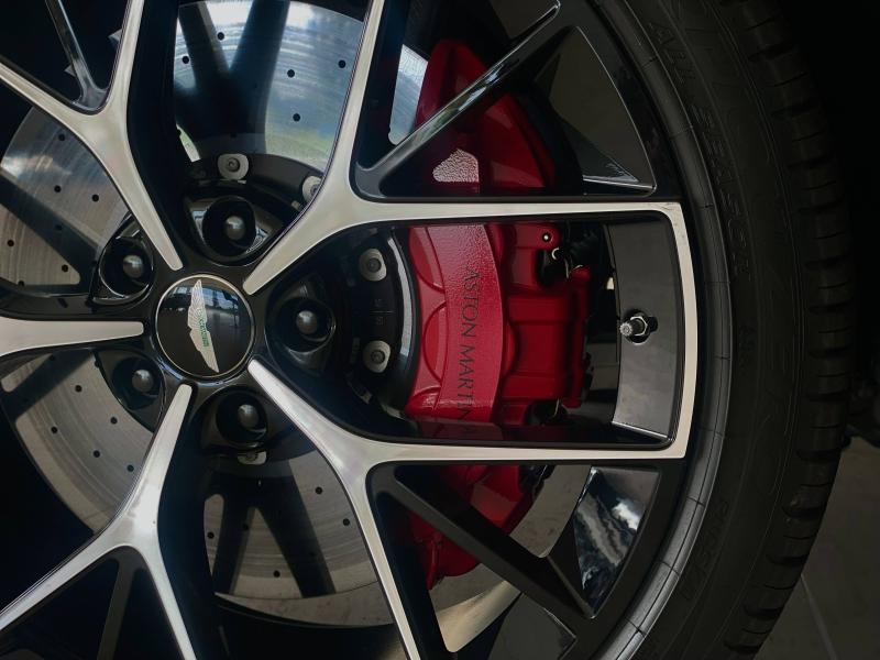 Image ASTON MARTIN DBX 4.0 V8 biturbo 707ch BVA9