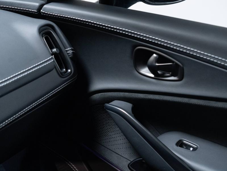 Image ASTON MARTIN DBX 4.0 V8 biturbo 707ch BVA9