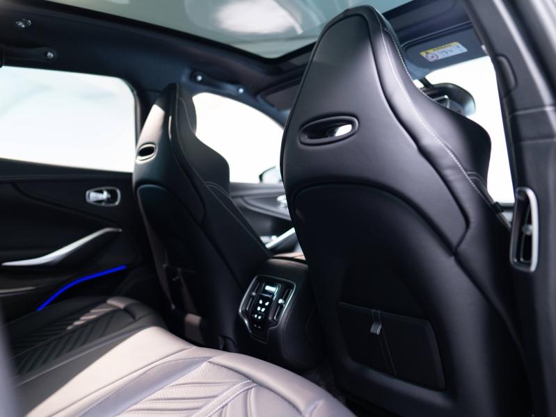 Image ASTON MARTIN DBX 4.0 V8 biturbo 707ch BVA9