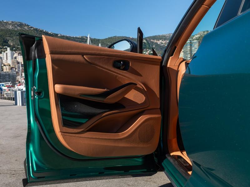 Image ASTON MARTIN DBX 4.0 V8 biturbo 707ch BVA9