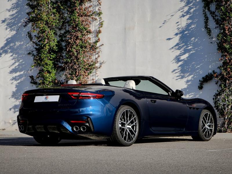 Image MASERATI GranCabrio 3.0 V6 550ch Trofeo
