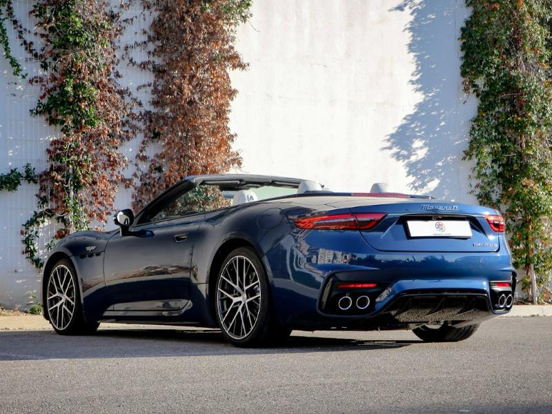 Image MASERATI GranCabrio 3.0 V6 550ch Trofeo