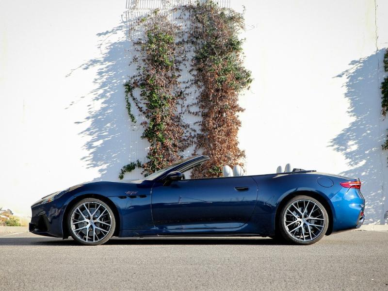 Image MASERATI GranCabrio 3.0 V6 550ch Trofeo