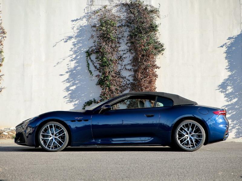 Image MASERATI GranCabrio 3.0 V6 550ch Trofeo