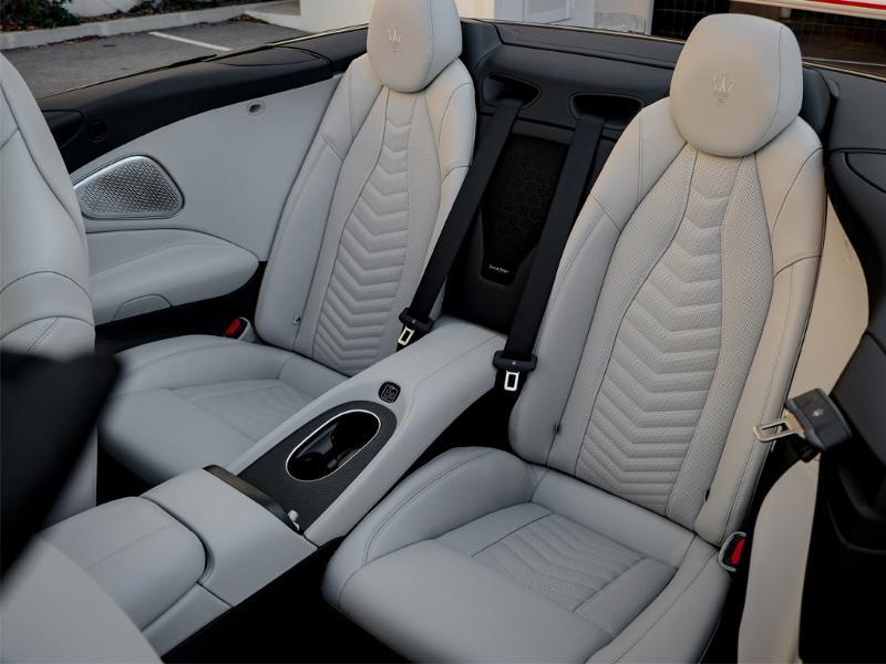 Image MASERATI GranCabrio 3.0 V6 550ch Trofeo
