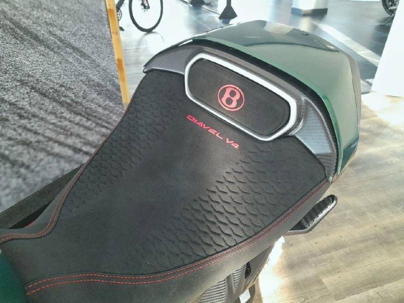 Image DUCATI Diavel DIAVEL V4 BENTLEY LIMITED EDITION