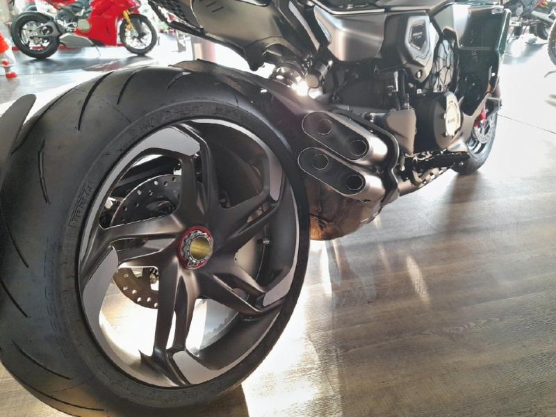 Image DUCATI Diavel DIAVEL V4 BENTLEY LIMITED EDITION