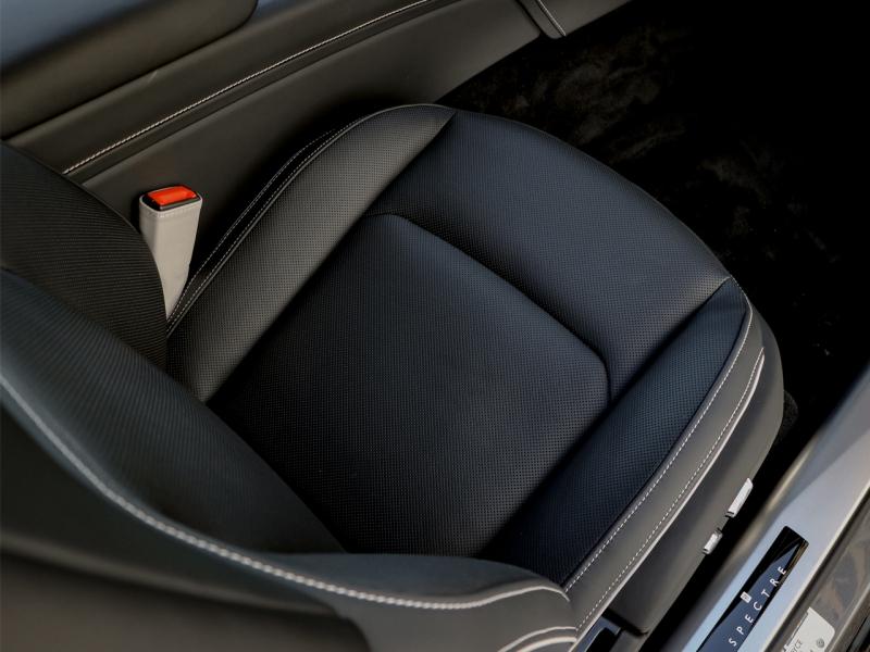 Image ROLLS-ROYCE SPECTRE SILVER BADGE