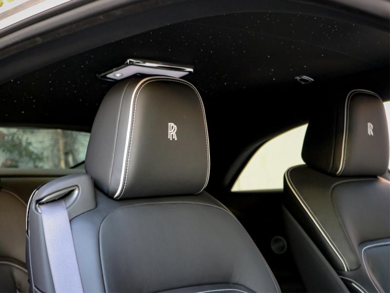 Image ROLLS-ROYCE SPECTRE SILVER BADGE
