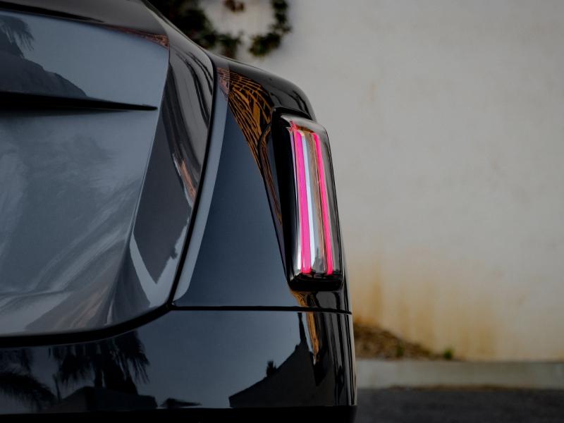 Image ROLLS-ROYCE SPECTRE SILVER BADGE