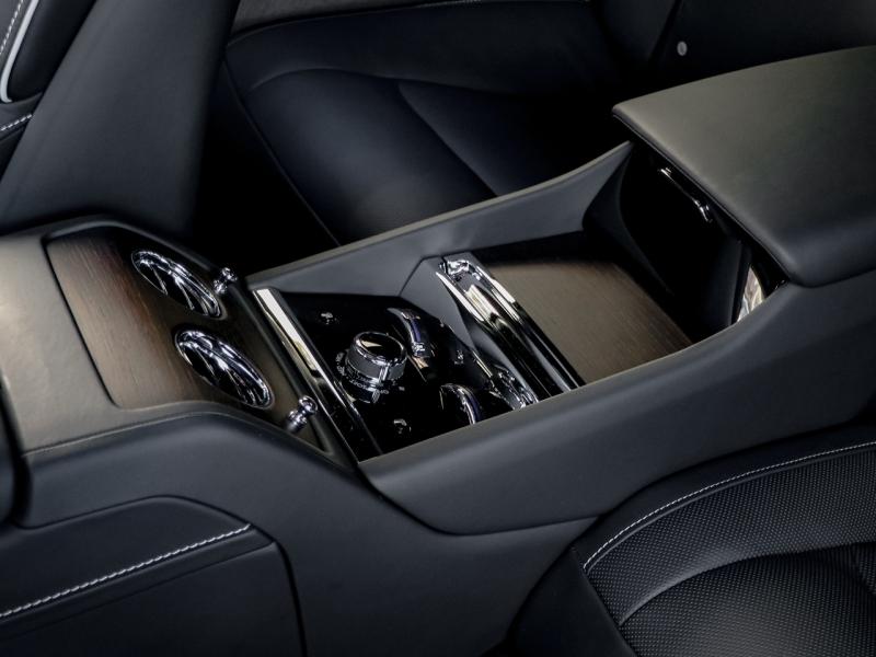 Image ROLLS-ROYCE SPECTRE SILVER BADGE