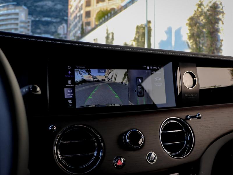 Image ROLLS-ROYCE SPECTRE SILVER BADGE
