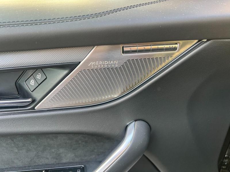 Image JAGUAR F-Pace SVR 5.0 550ch BVA8 AWD