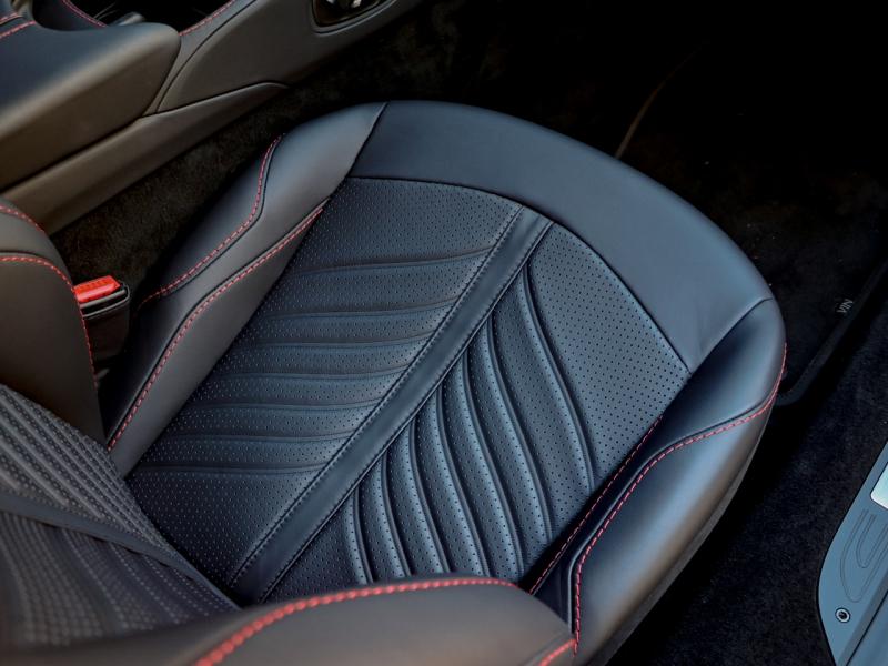 Image ASTON MARTIN V12 Vantage bi-turbo 5.2 700ch