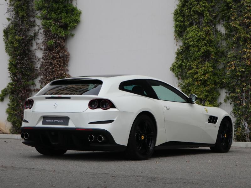 Image FERRARI GTC4Lusso V12 6.3 690ch