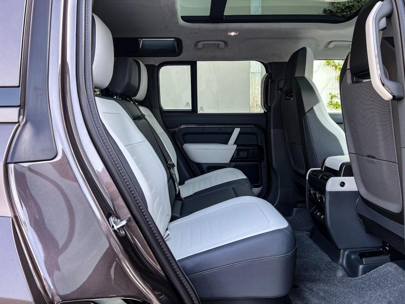 Image LAND-ROVER Defender 110 4.4 P635 Octa