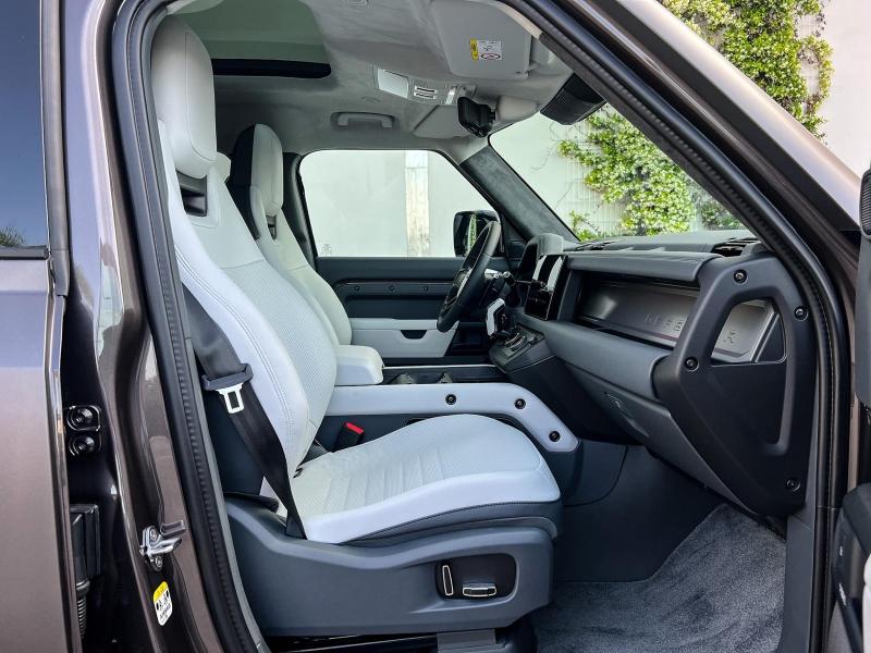 Image LAND-ROVER Defender 110 4.4 P635 Octa