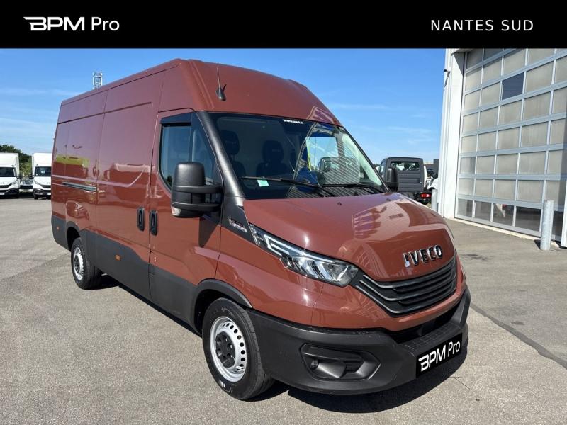 Photo IVECO Daily 35S Fg 35S18HA8 V12 Hi-Matic