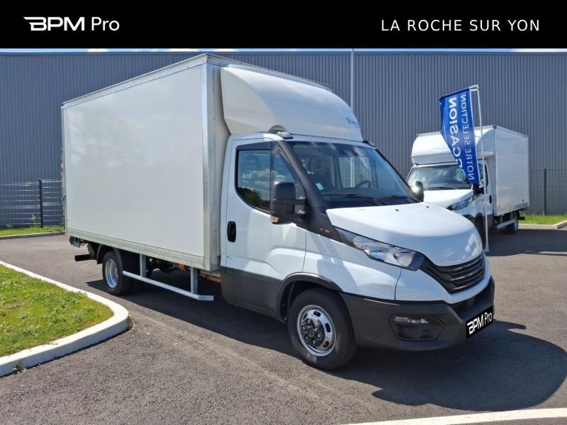 Photo IVECO Daily CCb 35C16H / 3.0L 160CH / CAISSE 20M3 + HAYON+ ARRETS DE ROLLS / 2023 / 35 900 HT / EMPATTEMEN