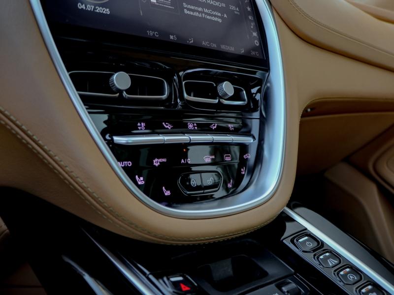 Image ASTON MARTIN DBX 4.0 V8 biturbo 550ch BVA9