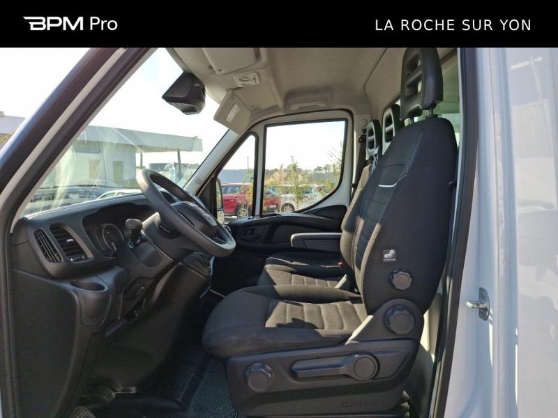 Image IVECO Daily CCb 35C16H / Caisse Hayon / 20m3 / 3.0l 160cv / empattement 4100 / 34 900 HT