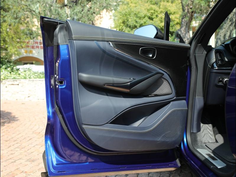 Image ASTON MARTIN DBX 4.0 V8 biturbo 707ch BVA9