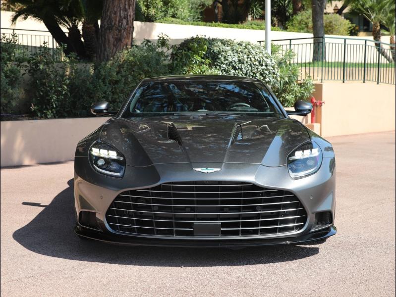 Image ASTON MARTIN DB12 VANQUISH
