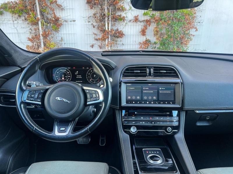 Image JAGUAR F-Pace 2.0T 250ch R-Sport AWD BVA8