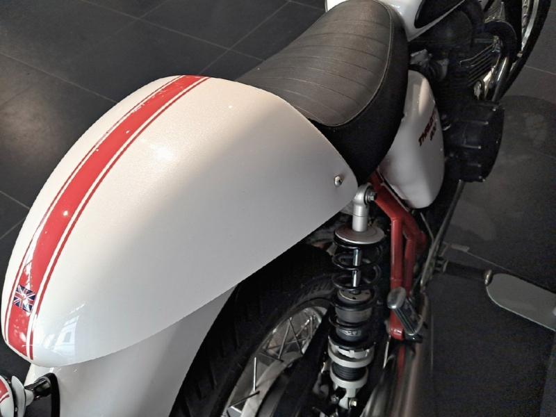 Image TRIUMPH Thruxton Thruxton 900 2011