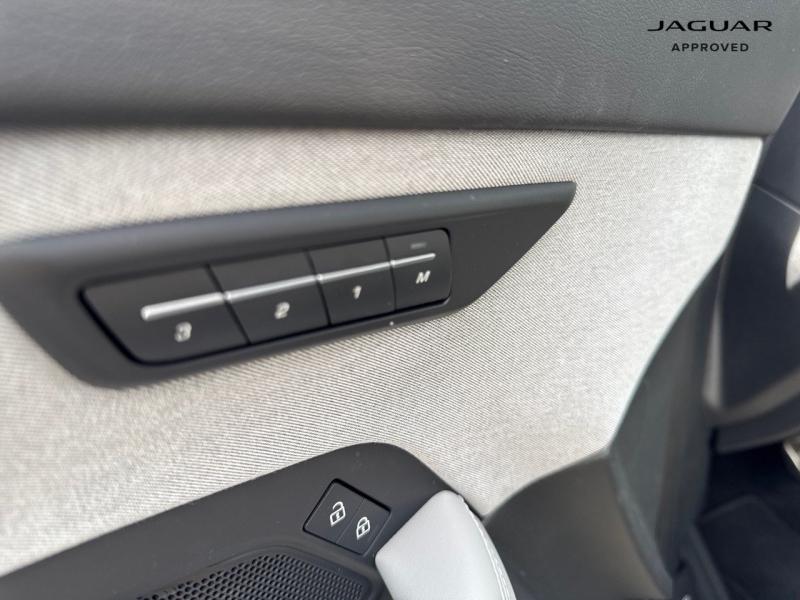 Image JAGUAR E-Pace P300e PHEV 309ch R-Dynamic HSE