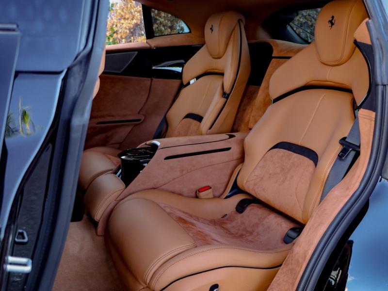 Image FERRARI PUROSANGUE V12