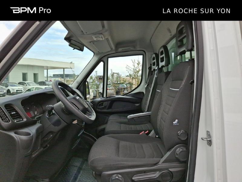 Image IVECO Daily CCb 35C16H 3.0L 160cv / Caisse Hayon / 20m3 / empattement 4100 / 35 500 HT