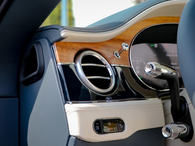 Image BENTLEY CONTINENTAL GTC Azure V8 Hybrid 4.0 680ch