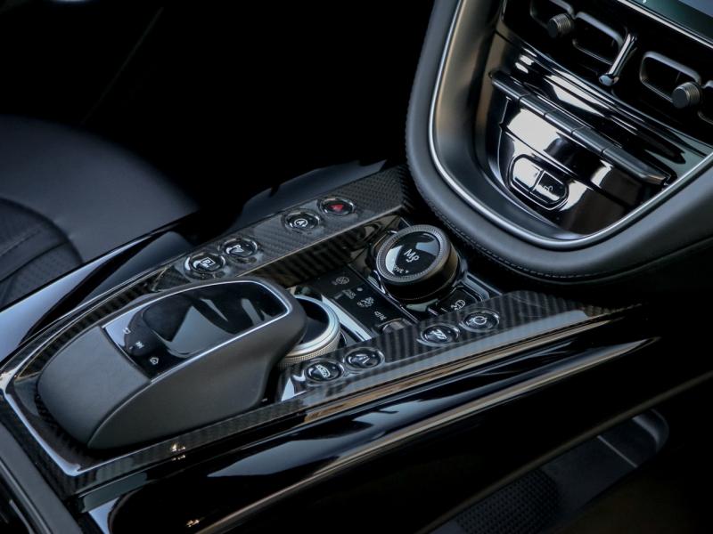 Image ASTON MARTIN DBX 4.0 V8 biturbo 707ch BVA9