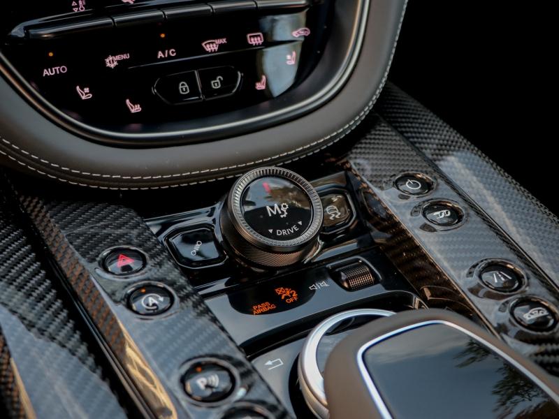 Image ASTON MARTIN DBX 4.0 V8 biturbo 707ch BVA9