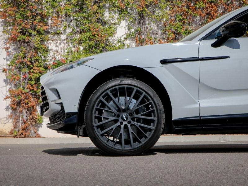 Image ASTON MARTIN DBX 4.0 V8 biturbo 707ch BVA9