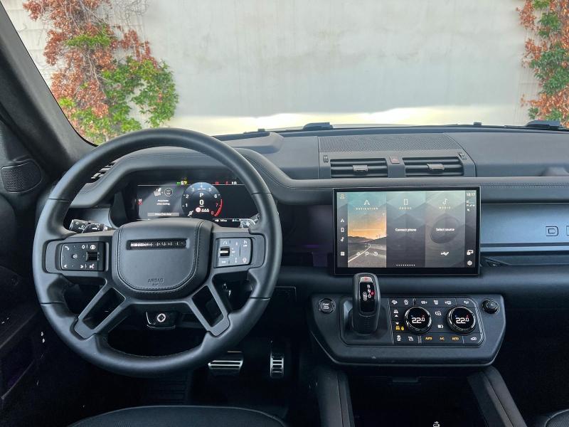 Image LAND-ROVER Defender 110 4.4 P635 Octa