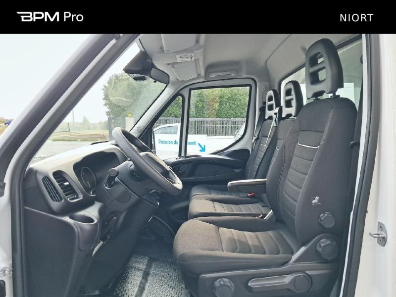 Image IVECO Daily CCb 35C16H empattement 4100 / Caisse Hayon / 20m3 / 3.0l 160cv / 35 900HT