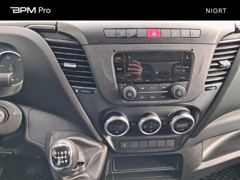 Image IVECO Daily CCb 35C16H empattement 4100 / Caisse Hayon / 20m3 / 3.0l 160cv / 35 900HT