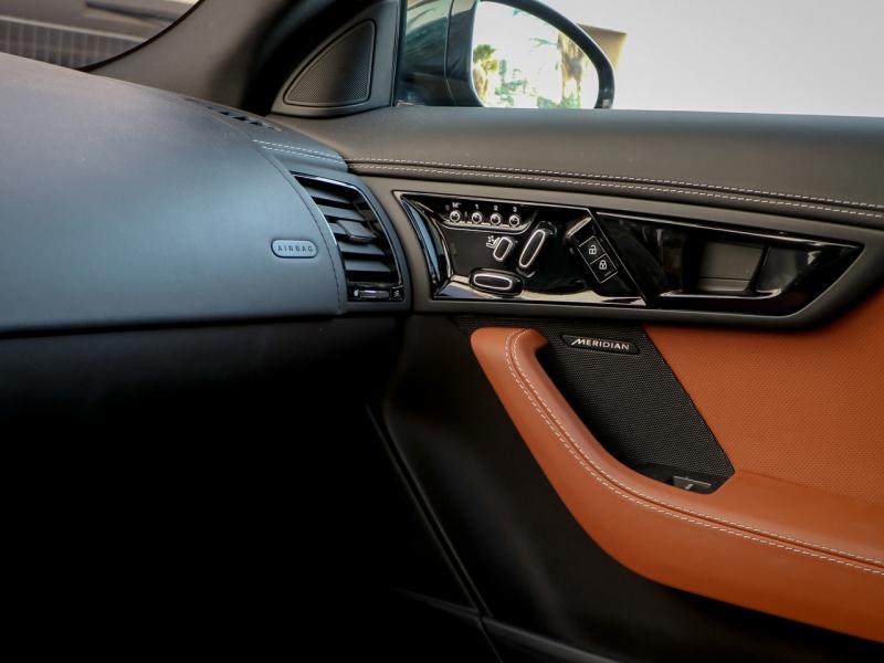 Image JAGUAR F-Type Coupe 5.0 V8 450ch R-Dynamic Black AWD BVA8