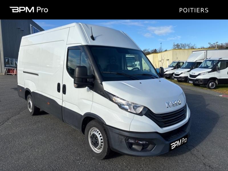 Photo IVECO Daily 35S Fg 35-140H V12 / FOURGON 12m3 / 2022 / 2.3L 140CH / 35S14V12 /