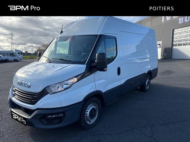 Image IVECO Daily 35S Fg 35-140H V12 / FOURGON 12m3 / 2022 / 2.3L 140CH / 35S14V12 /