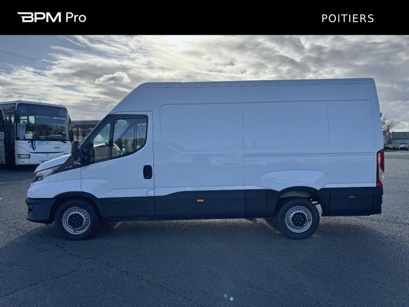 Image IVECO Daily 35S Fg 35-140H V12 / FOURGON 12m3 / 2022 / 2.3L 140CH / 35S14V12 /