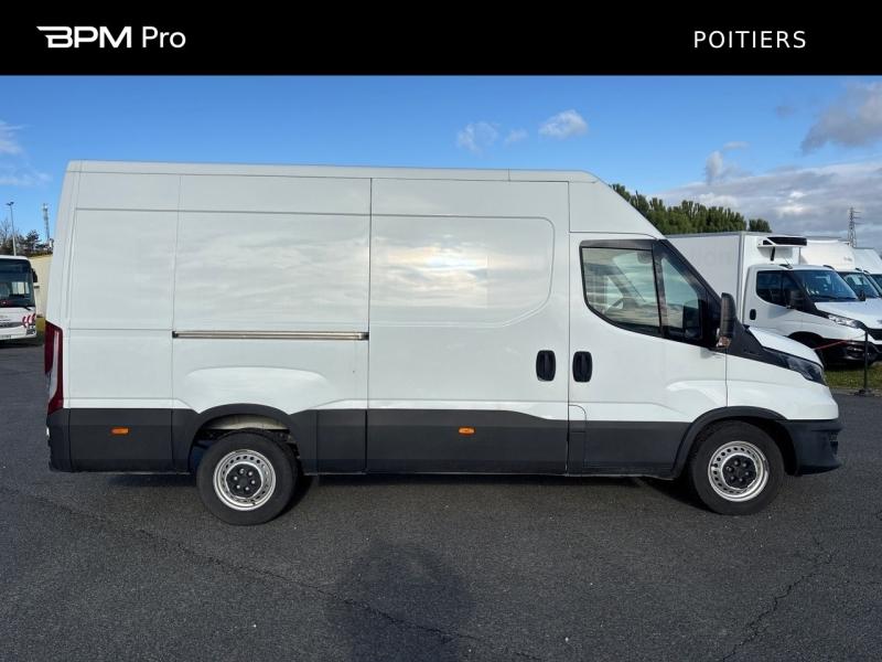 Image IVECO Daily 35S Fg 35-140H V12 / FOURGON 12m3 / 2022 / 2.3L 140CH / 35S14V12 /
