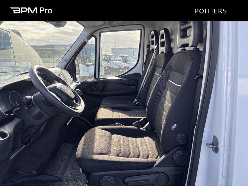 Image IVECO Daily 35S Fg 35-140H V12 / FOURGON 12m3 / 2022 / 2.3L 140CH / 35S14V12 /