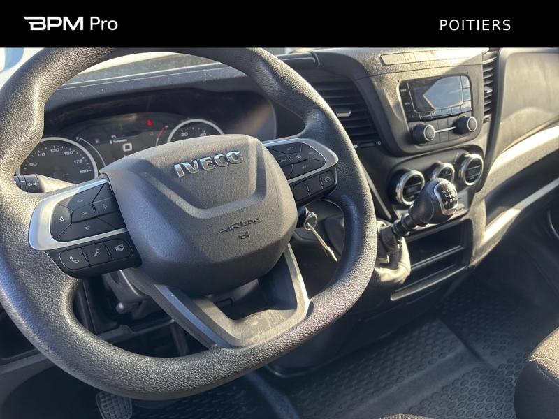 Image IVECO Daily 35S Fg 35-140H V12 / FOURGON 12m3 / 2022 / 2.3L 140CH / 35S14V12 /