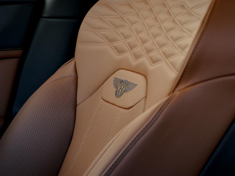 Image BENTLEY BENTAYGA EWB Azure V8 4.0 550ch