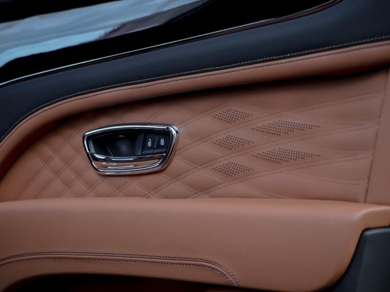 Image BENTLEY BENTAYGA EWB Azure V8 4.0 550ch