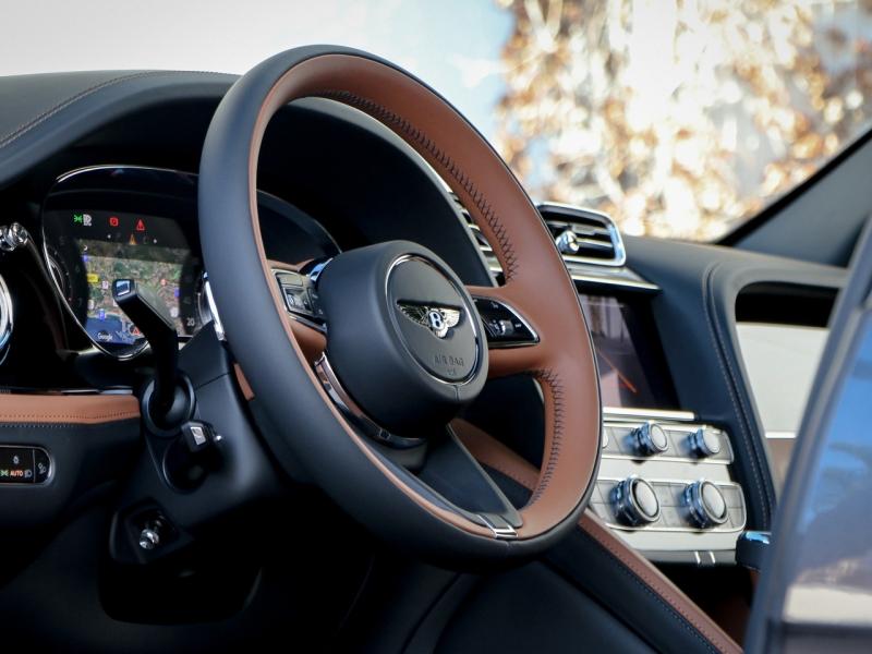 Image BENTLEY BENTAYGA EWB Azure V8 4.0 550ch